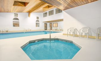 Days Inn & Suites by Wyndham Red Rock-Gallup