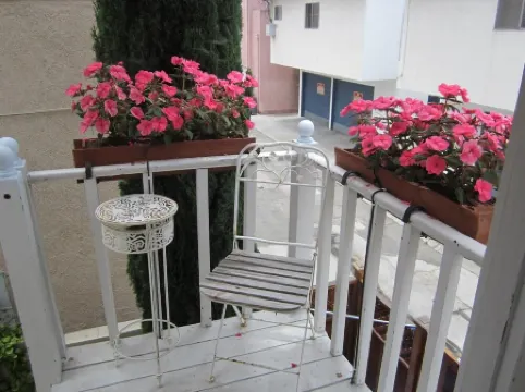 Cozy Beach Apartment in Trendy Belmont Shore! Sanitized and Clean!