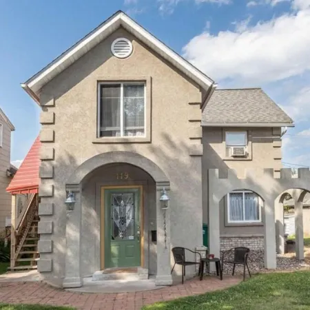 Charming Oasis in the Heart of Historic Downtown