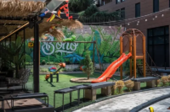 Muz Studios Hotels near National Historical Museum