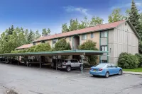 New Luxurious and Cozy top floor Condo , wifi  and close to the airport. Hotels in Anchorage