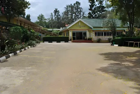 Little Woods Inn Отели в г. Мбарара