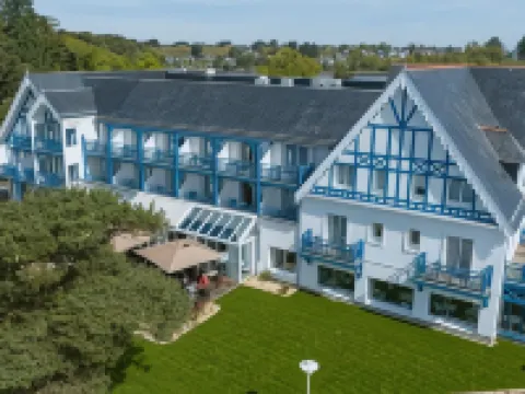 Best Western Plus le Roof バンヌのホテル