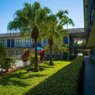 Motel 6 Lantana, FL Hotel Exterior