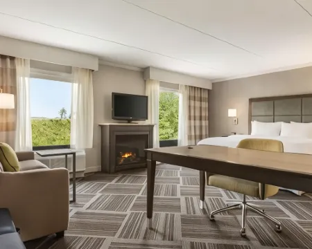 Hampton Inn & Suites Manchester-Bedford Hotels in Hillsborough County