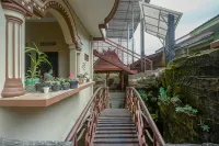 RedDoorz Syariah Near Terminal Mendolo Wonosobo 2 Hotel di Kertek