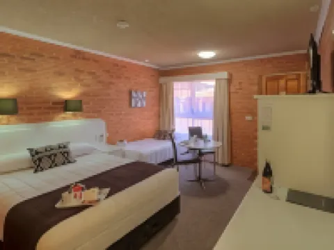 Cousins Motor Inn Hotels in Inverell
