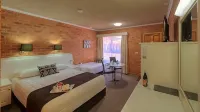 Cousins Motor Inn