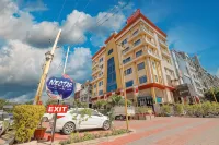HK Clarks Inn, Amritsar - สระว่ายน้ำบนดาดฟ้า