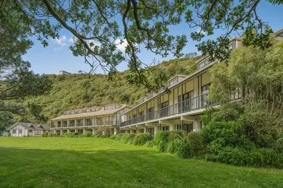 Capital Lodge Motor Inn Hotels near New World Newlands