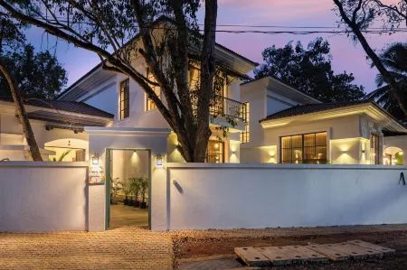 AlohaGoa! Отели рядом с достопримечательностью «Анжуна Бич»