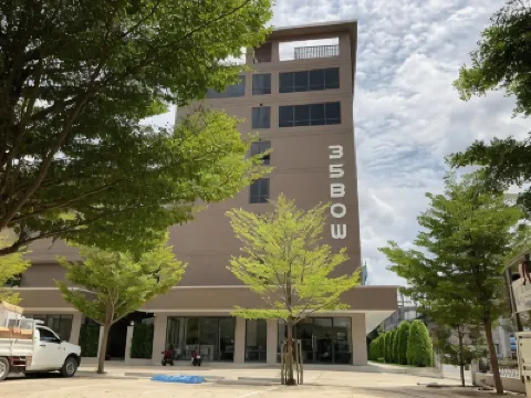 35 Bow Hotel Hotels near Bang Bamru Railway Station