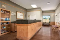 Super 8 by Wyndham Lindsay Olive Tree Hotels in Exeter