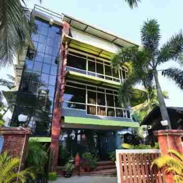 SAL Riviera Hotel Exterior