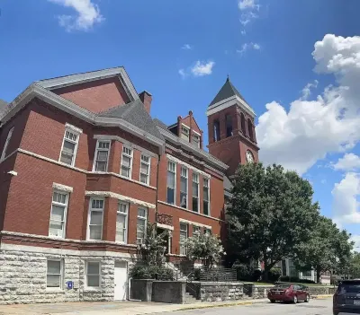 Downtown Studio loft in Rome. Hotels near Rome-Floyd Parks & Recreation