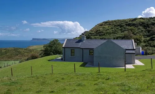 Kinbane Self Catering Cottages - 'Makem's Cottage' - 4-Star