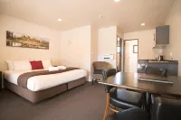 Parklands Motorlodge & Holiday Park Отели в г. 