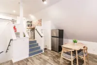 Beach, dining nearby, close to airports. Book now!