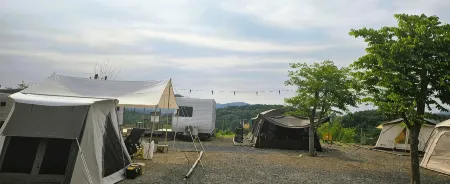 Campground Full of Stars Отели в г. Сонджу
