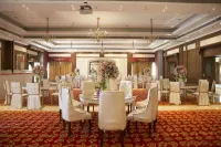 The Palms Town & Country Club - Resort