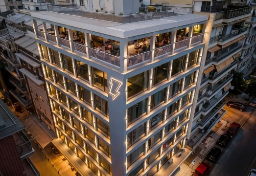 제우스 이즈 루스 루프탑