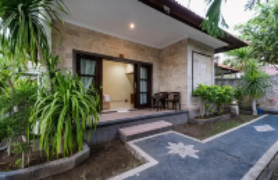 Pondok Jenggala Hotels near Jungut Batu