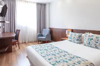 Hotel Olympia Universidades Hotel dekat Port Saplaya Resort