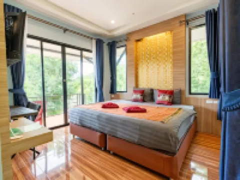 เขาสก เรนฟอเรส รีสอร์ท โรงแรมในอำเภอ พนม