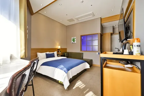 Jinju Hotel the Cloud Отели в г. Чинджу