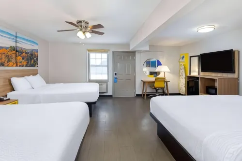 Days Inn by Wyndham Holladay - Moteles