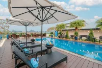 Grand Fleuve Boutique - piscina