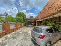 Hotel Maerakaca Tugu Yogyakarta Mitra RedDoorz - parking
