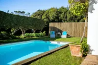 Sixteen Guesthouse on Main - Pools