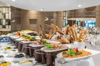 AZIMUT Grand Hotel Tashkent - Breakfast