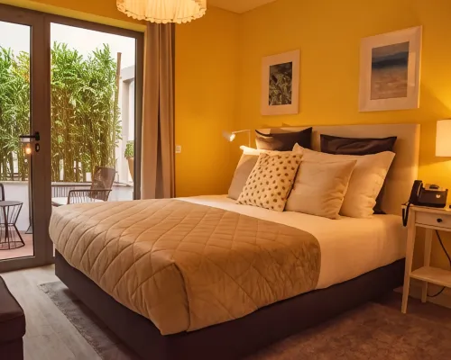 Kavia Hotel do Largo Hotels near شاطئ ريبيرا (Ribeira Beach)