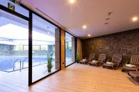 Hotel Crocus - Pools