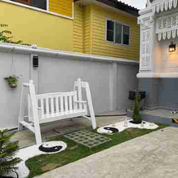 Airport one station hometel Hotel Exterior