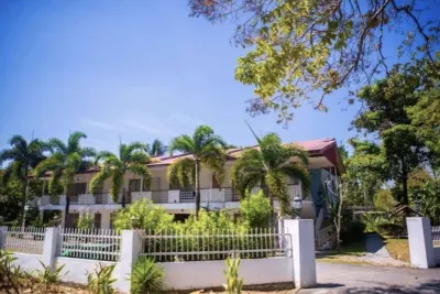 Rouhi Retreats By Doulos Hotel di 
