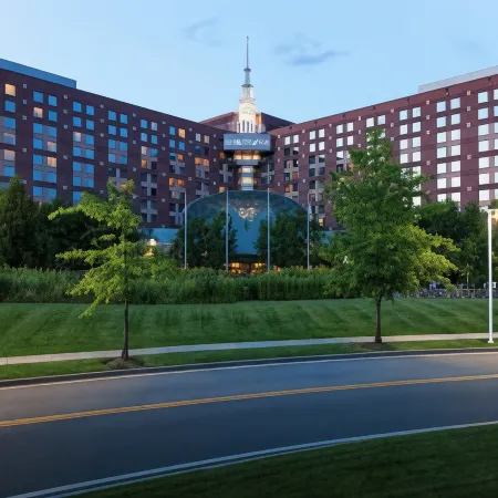 Hilton Boston Logan Airport Отели рядом с достопримечательностью «Фанеил Холл Маркетплас»