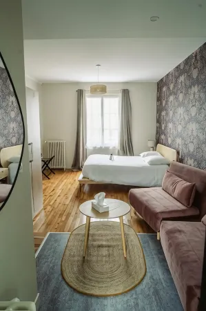 Logis -Hotel & Restaurant de la Place Отели в г. Ле-Мутье-ан-Сингле