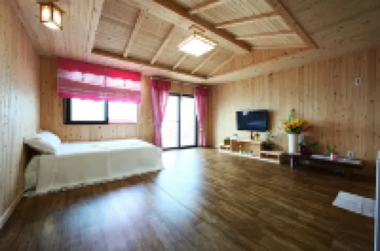 Yeosu Tremoa Pension Hotels near Hyangiram Hermitage