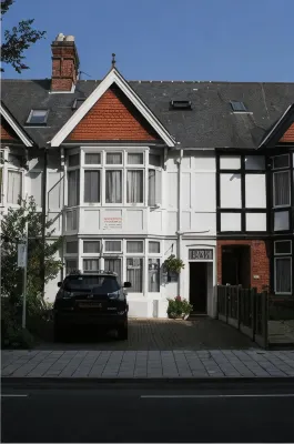 Adams Guest House Hotels near Summertown Library