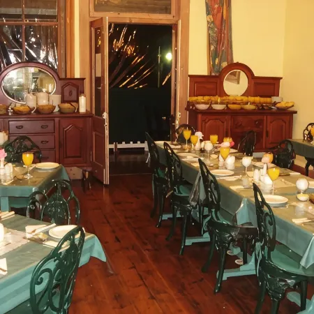 Central Hotel Guest House Отели рядом с достопримечательностью «Пляж Лонг-Бич»