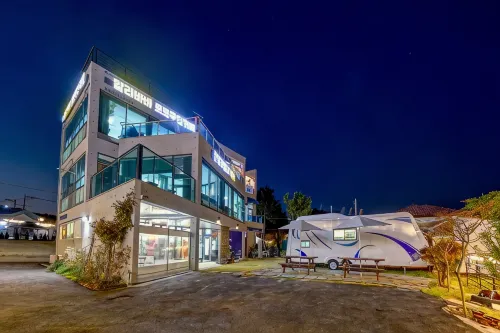 Ulsan Ganjeolgot Windmill Caravan Pension - Pensiones