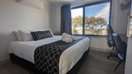 Cooma High Country Motel - parking