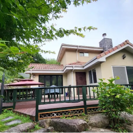 Gurye Jirisan Dolpulmaru Pension & Glamping