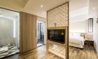 Joy Inn - parking