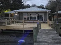 3-bedroom house in welcoming Moss Point with AC, WiFi モス・ポイントのホテル