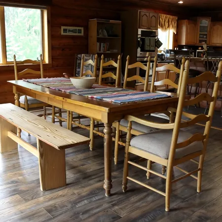 Private lakefront cabin with WiFi in charming Talkeetna, Alaska