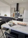 Less than 1 mile from City centre and racecourse. Pet friendly. - WiFi